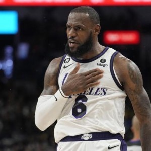 MK体育-詹皇休养归来就发威 韦少挂彩展现湖人血性